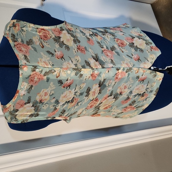 Womens floral tank - Picture 2 of 3